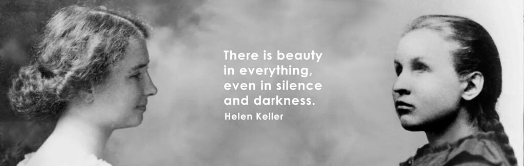 Bilde av Helen Keller til venstre og Ragnhild Kaata. Begge er unge på bildene. Mellom de står teksten "There is beauty in everything even in silence and darkness" Sitat av Helen Keller